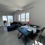 马里纳公寓 公寓 *
