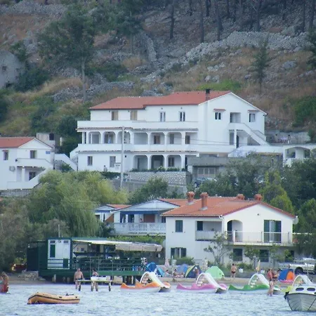 Marina * Lopar