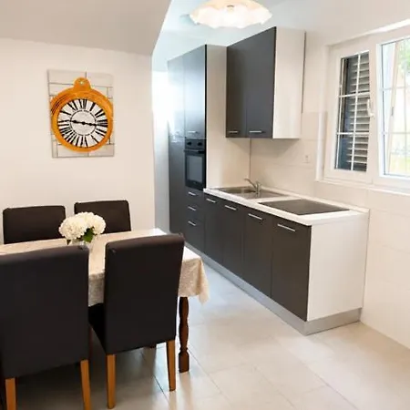 Marina Appartement Lopar